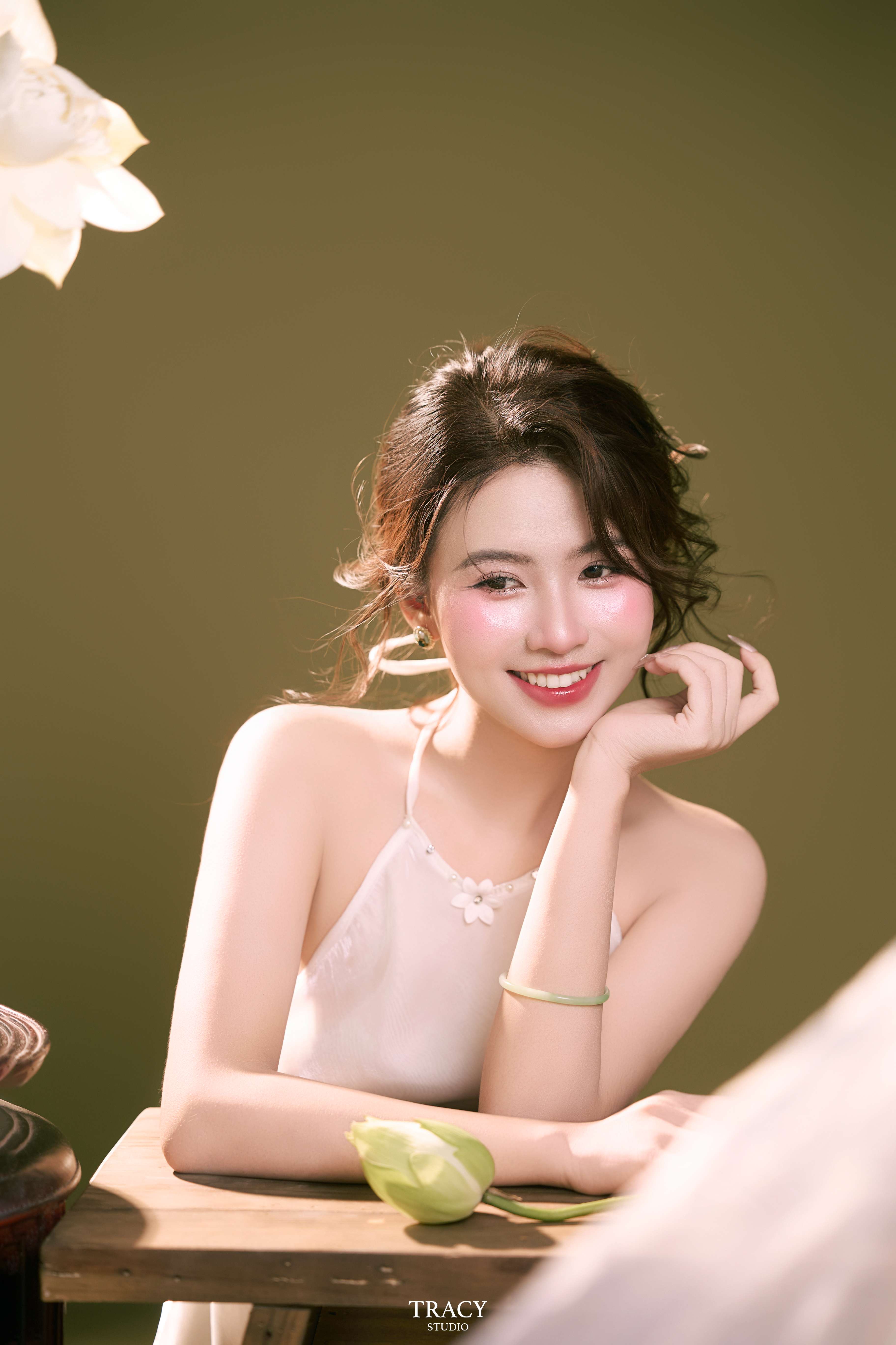 frontend/img/gallery/concept-sen/tracy-studio-chup-concept-sen-trang-chang-may (4).jpg